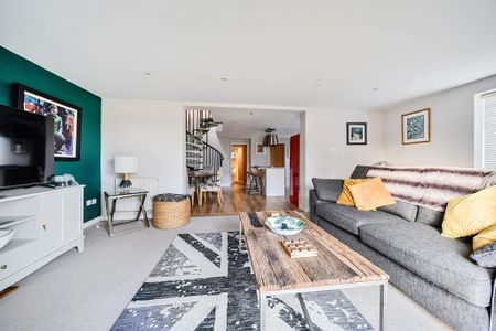 3 bedroom detached house to rent - Photo 2