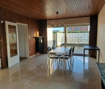 Villa met 4 slaapkamers, grote garage, veel parkeergelegenheid en e... - Photo 3