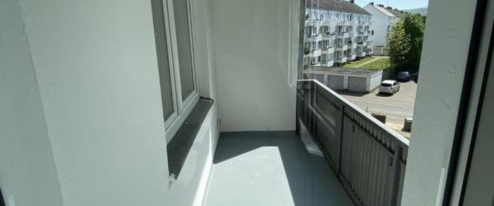 Alles was man benötigt: Tageslichtbad, Balkon und NEUER Bodenbelag! 3 ZKB plus Balkon - Foto 1