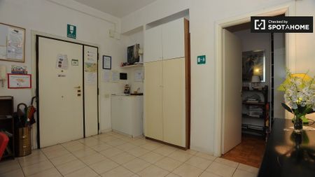 rome, Lazio 00144 - Photo 3