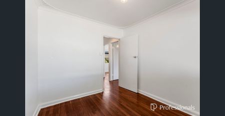 Spacious 3x1 Family Home in Prime Morley Location - Photo 5