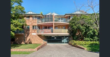 Spacious double brick apartment offering style, comfort, and easycare living - Photo 5