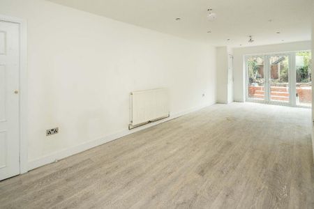 4 bedroom maisonette to rent - Photo 3