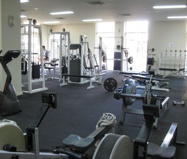 CARLTON FULLY FURNISHED EAST FACING ONE BEDROOM & STUDY APARTMENT S... - Photo 2