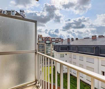 Stijlvol gemeubeld appartement met frontaal zeezicht in Duinbergen - Photo 3