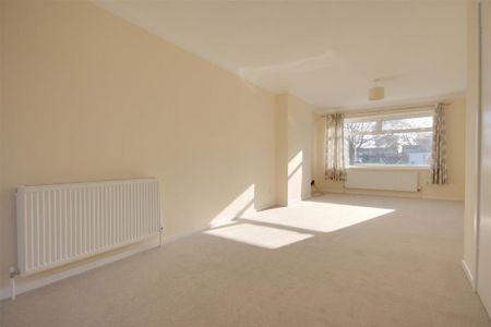 3 bedroom semi-detached house to rent - Photo 3