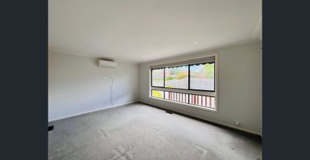 Beautifully Renovated 3-Bedroom Family Home in a Prime Location - Photo 2