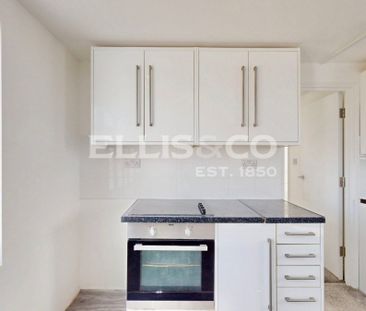 Thorn Close, UB5, Northolt - Photo 6
