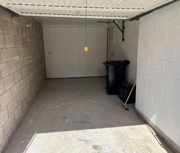 2 bedroom coach house to rent - Photo 5