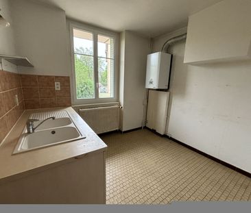 Location Appartement 4 pièces 83m² BOURG EN BRESSE 01000 - Photo 3