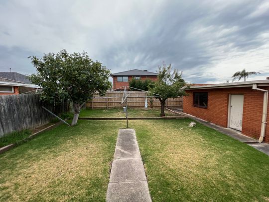 22 Riviera Road, Avondale Heights VIC 3034 - Photo 1