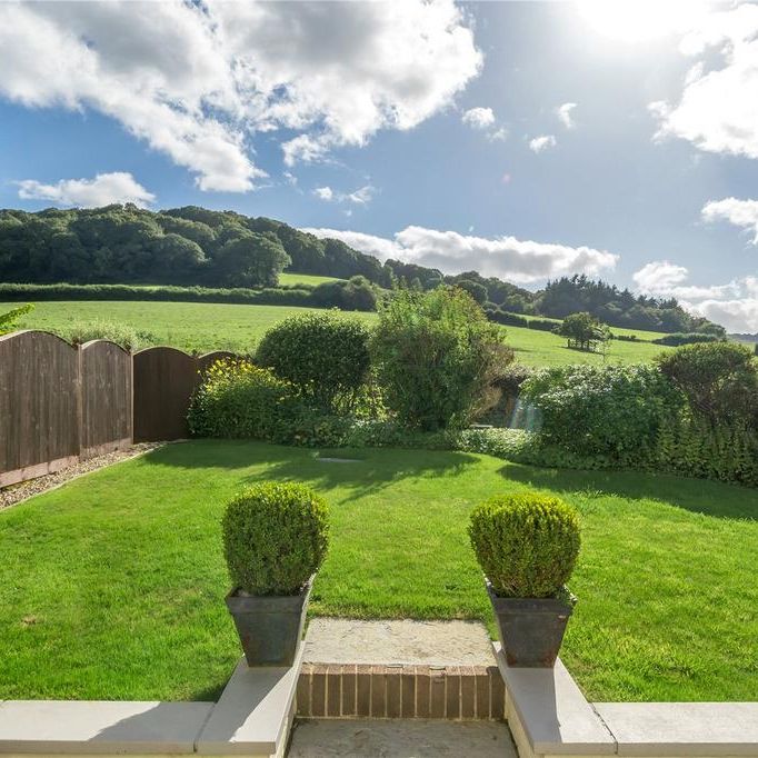 4 bedroom semi-detached house to rent - Photo 1