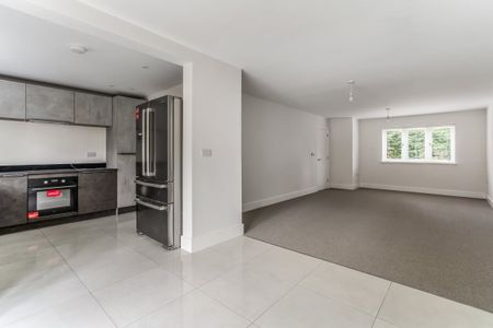 3 bedroom semi-detached house to rent - Photo 4