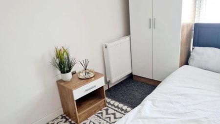 1 bedroom in a house share to rent - Photo 4