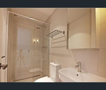 Stunning 1 Bedroom Apartment - Photo 5