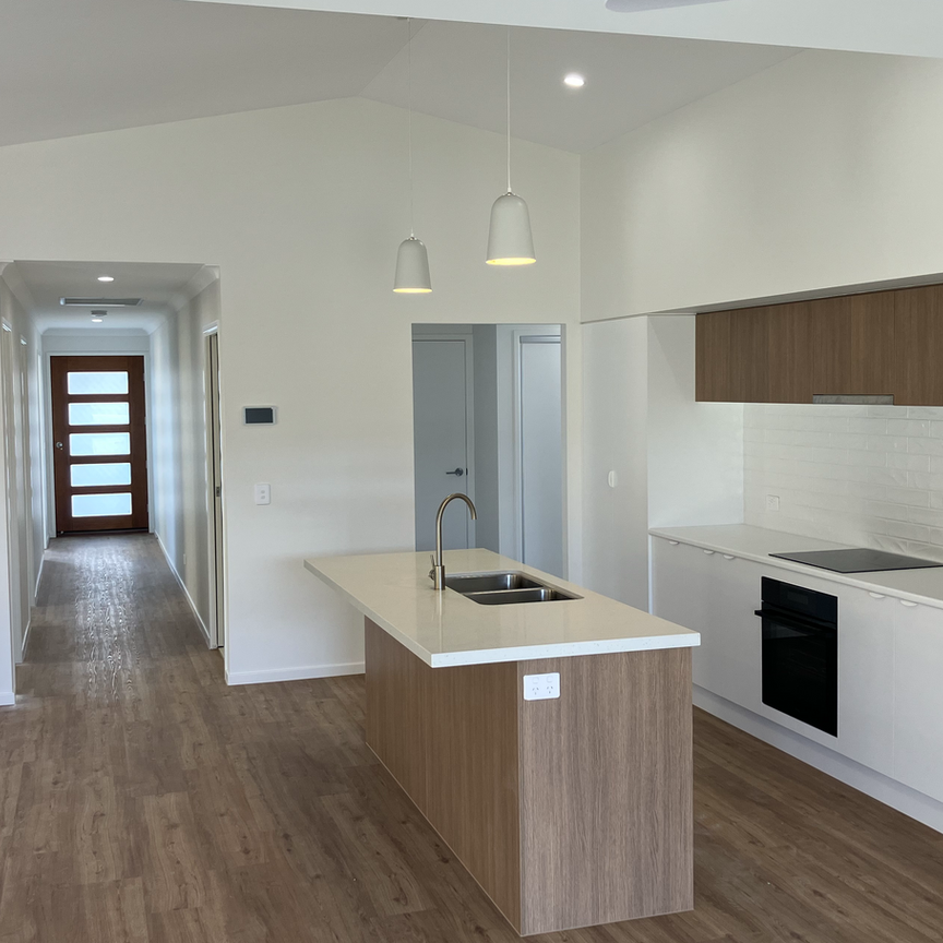 8 Bower Street, Morayfield, QLD - Photo 1