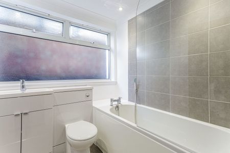 2 bedroom apartment to rent Waverley Grove, Southsea, Hampshire, PO4 - Photo 2