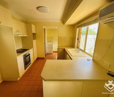 Beautiful 3 bedroom and 2 bathroom townhouse - Photo 1