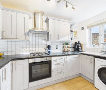 3 bedroom House in Southern Way, Farnborough - Photo 5