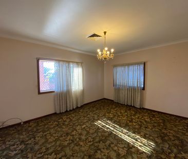 Spacious Brick Home in Cabramatta - Photo 3