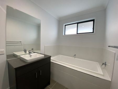 Four bedroom family home - Photo 4