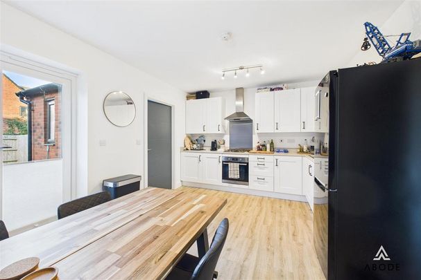 3 bedroom semi-detached house to rent - Photo 1