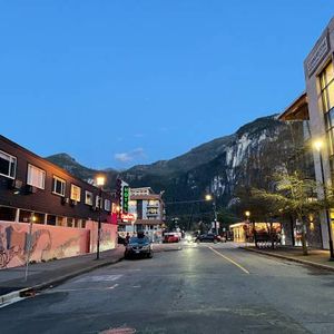 Downtown Squamish 2 Bedroom n Den - Photo 2