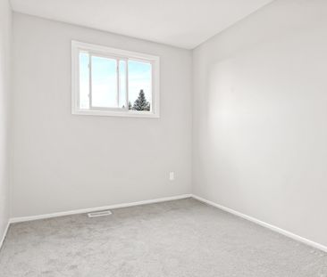 Hunter’s Point Townhomes - Townhouse (3 bedroom) - Photo 3