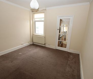 2 bedroom Terraced House to let - Photo 6