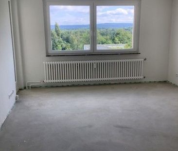 Teilsanierte und familienfreundliche 3 Zimmer-Wohnung mit Balkon im Erdgeschoss - Photo 1