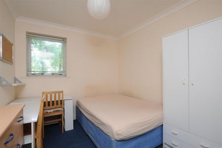 3 bedroom flat to rent - Photo 2