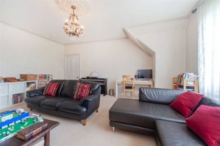 3 bedroom flat in Belsize Park - Photo 5