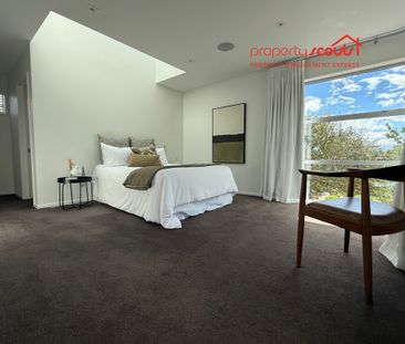 Must-See Executive Home – Spacious, Sophisticated & Peaceful - Photo 3