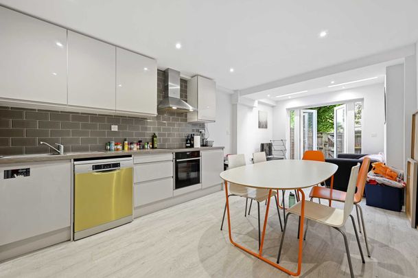 Price £1,039 pw - Available 23/02/2026 - Furnished - Photo 1