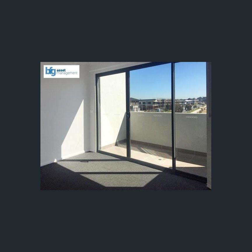 3 Bedroom Townhouse in a Prime Location! - Photo 1