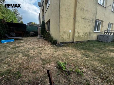 Pronájem krásného bytu 2+kk se zahradou 200 m - Photo 2