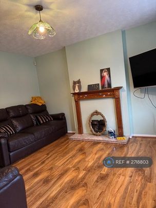 3 bedroom semi-detached house to rent - Photo 1