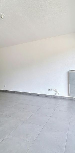 Tassin : Agréable T2 avec cuisine aménagée, balcon et garage - Photo 1