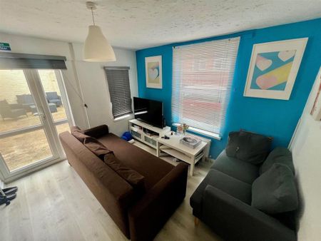 1 bedroom in a house share to rent - Photo 3