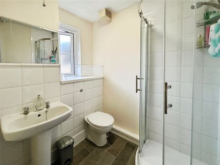 Nightingale Shott, Egham, Surrey, TW20 9SU - Photo 5