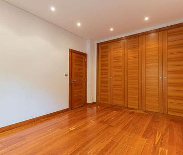 2 Bedroom Apartment with swimming pool, Estoril, Cascais - Photo 3