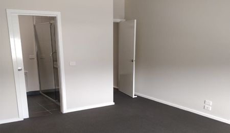 30 Mulholland Cresant - Photo 3