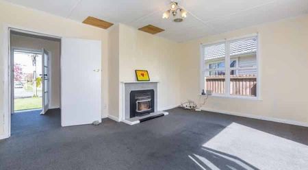 Charming 3BR Wigram Home with Garden - Photo 3