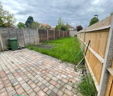 Room in a Shared House, Kidbrooke Station, SE3 - Photo 1