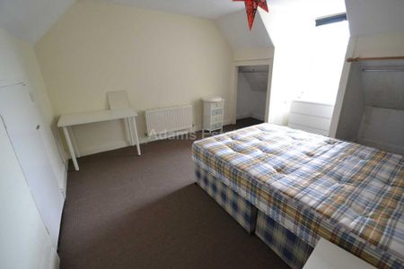 5 bedroom semi-detached house to rent - Photo 4