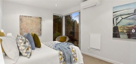 ST HELIERS - SPACIOUS FAMILY HOME - EXCELLENT LOCATION - Photo 3