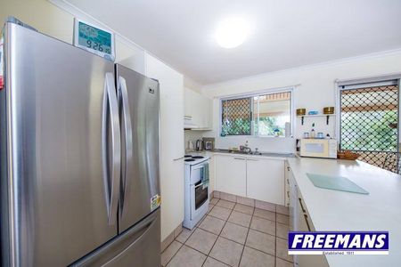 Large Family Home in Quiet Street - Photo 5