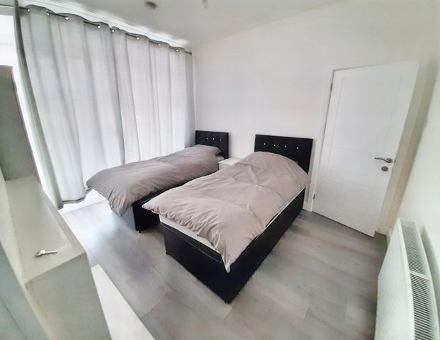 Green Lane Room 4 - Photo 1