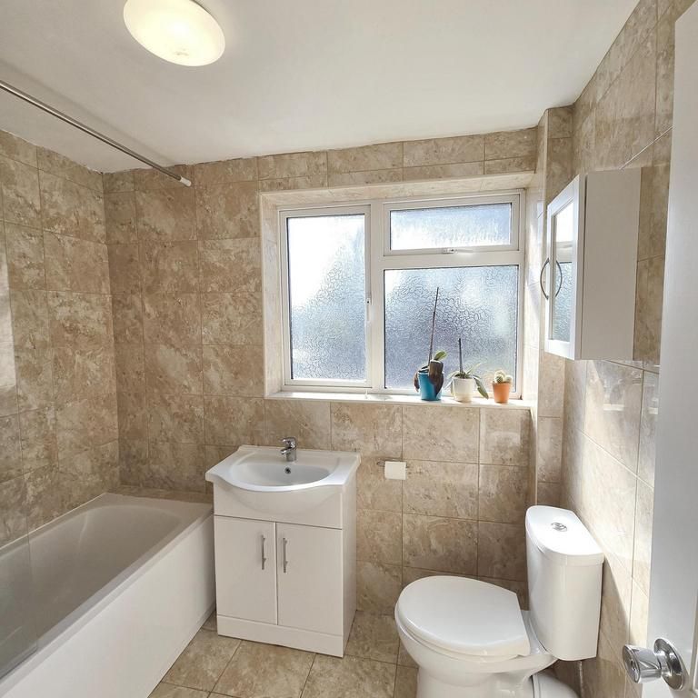 2 bedroom end of terrace house to rent - Photo 1
