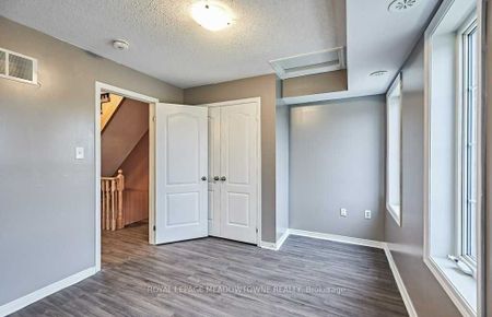 Townhouse For Lease | E8142532 - Photo 4